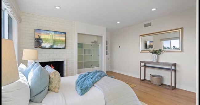 Building Photo - Resort-Style Living with Pool & Iconic Coastal Views