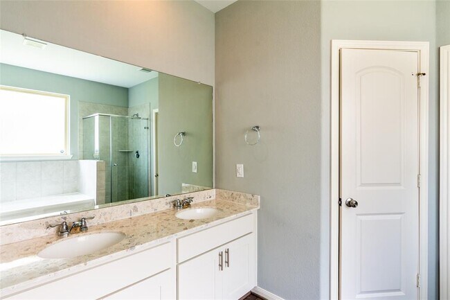 Building Photo - 13142 Silverglen Run Trl
