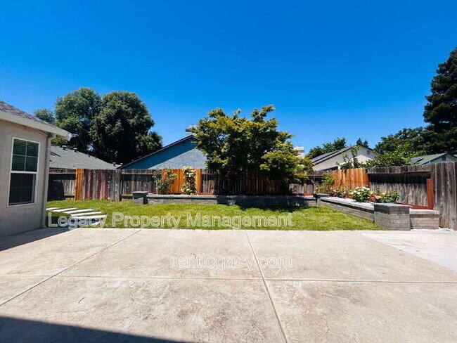 Building Photo - 3047 Mill Oak Way