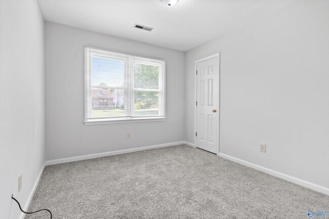 Building Photo - 1008 Fieldstone Ct SE
