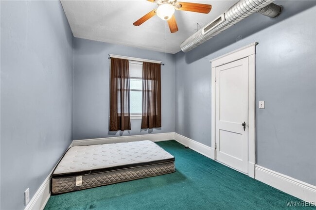 Building Photo - 946 Main St