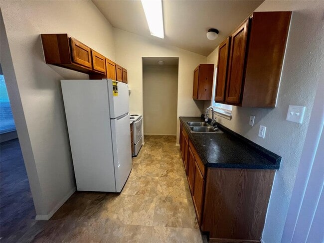 Building Photo - 1204 Blackjack St