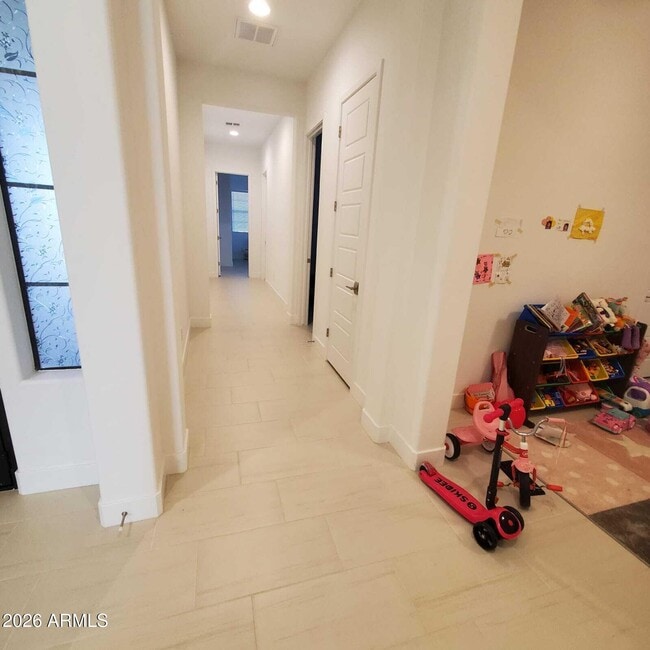 Building Photo - 16512 S 8th Way