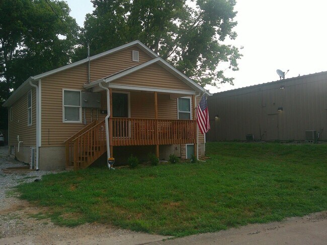 Building Photo - 211 Hickman Ave