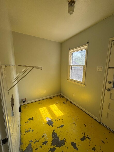 Building Photo - 1420 Austin St