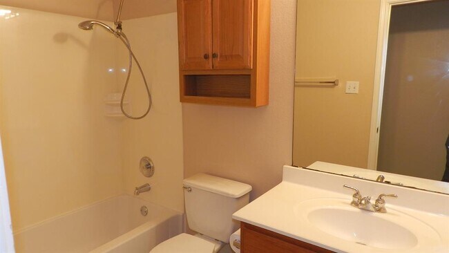 Building Photo - 613 Hickory Run Dr