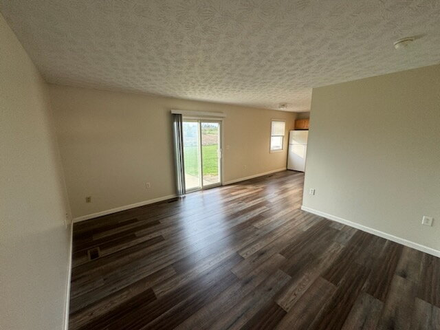 Building Photo - 2 Bedroom Townhome