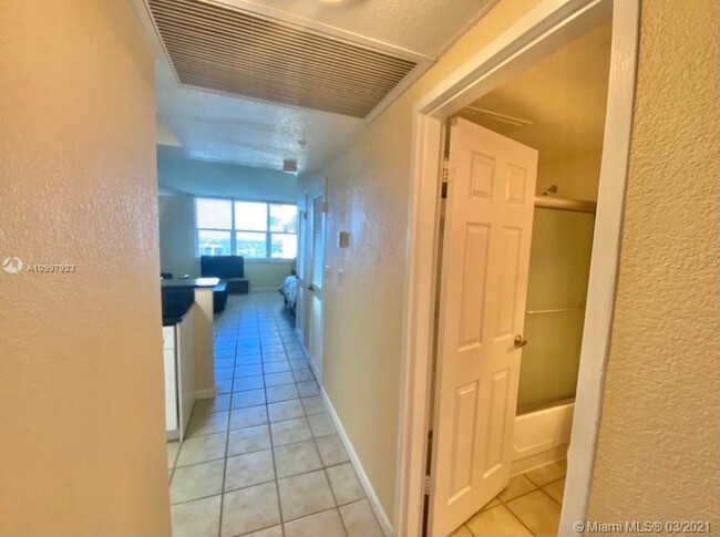 Building Photo - 2501 S Ocean Dr