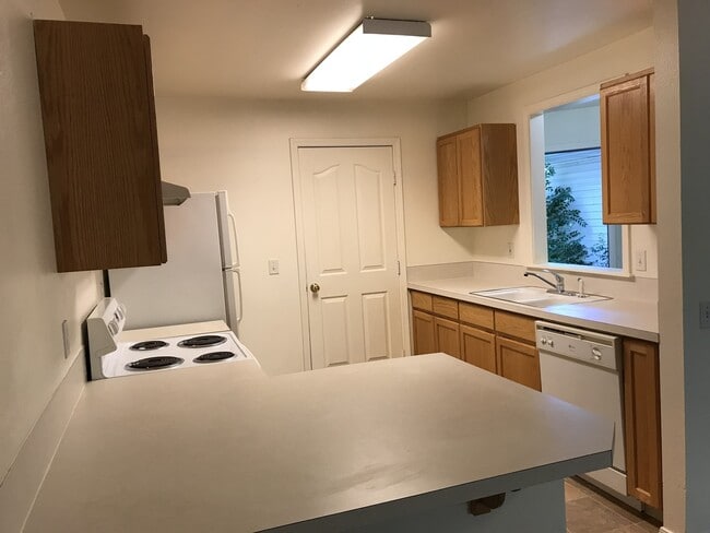 Building Photo - 2 bedrooms 1.5 bathroom with large living room, large kitchen PLUS 1 car garage. Bedrooms are huge