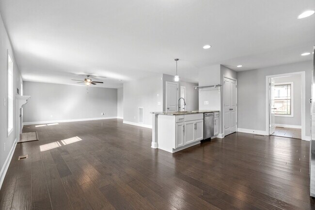 Building Photo - 3482 Southwood Dr