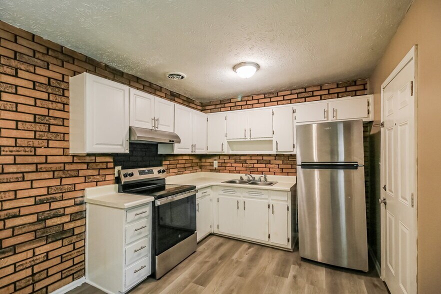 Building Photo - 10192 Port Royal Ct