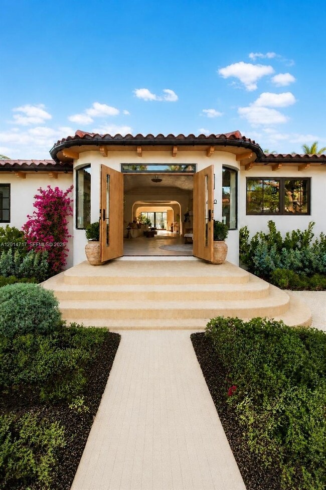 Building Photo - 4430 Royal Palm Ave