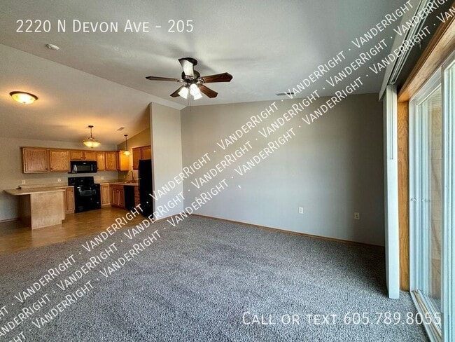 Building Photo - 2220 Devon Ave