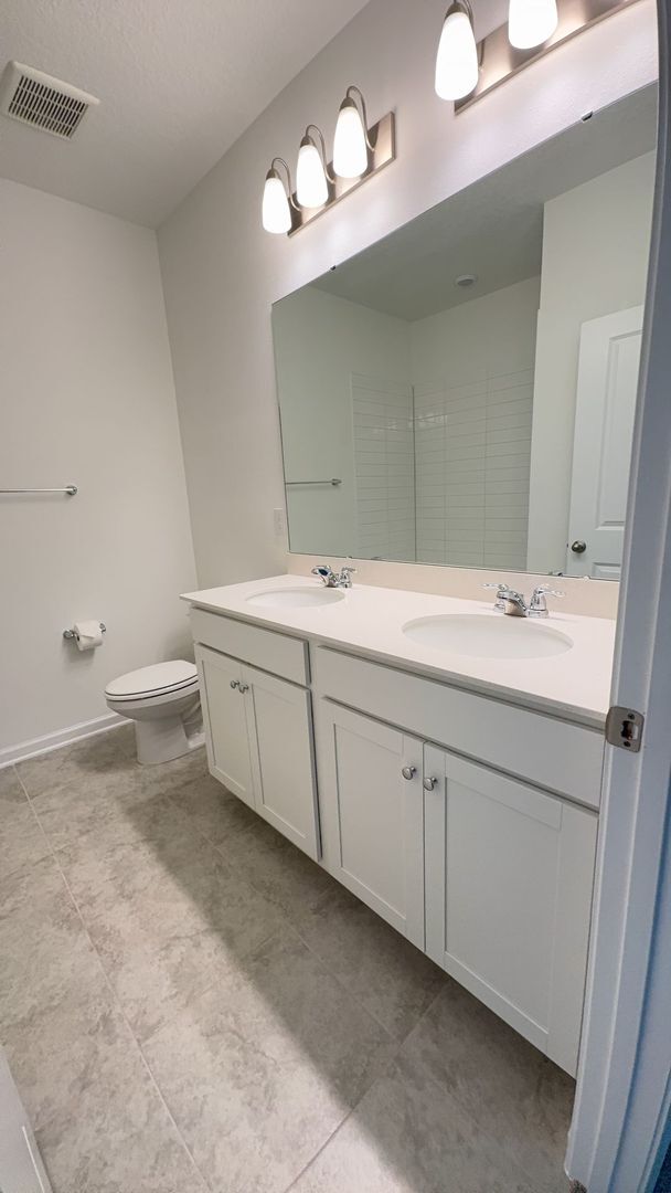 Building Photo - Luxury 3 Bedroom 2.5 Bath 2 car garage Townhome in the Gated Community of the Hammock