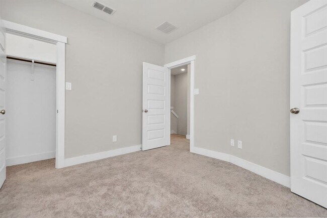 Building Photo - 716 Strawberry Pines Ct