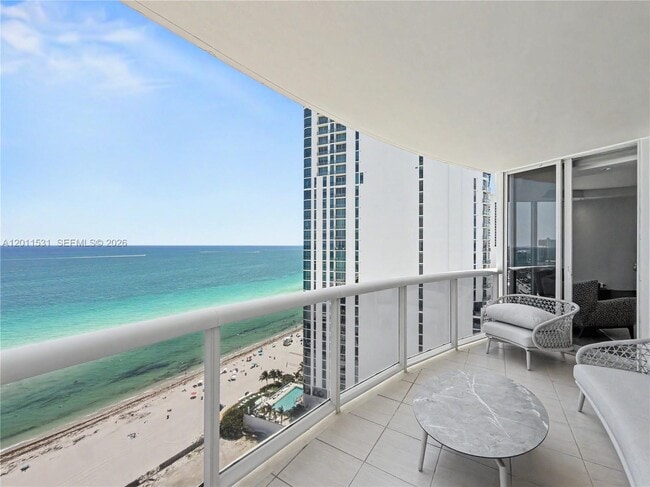 Building Photo - 17555 Collins Ave