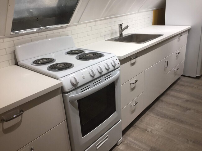 Kitchen - 40 Saragossa St
