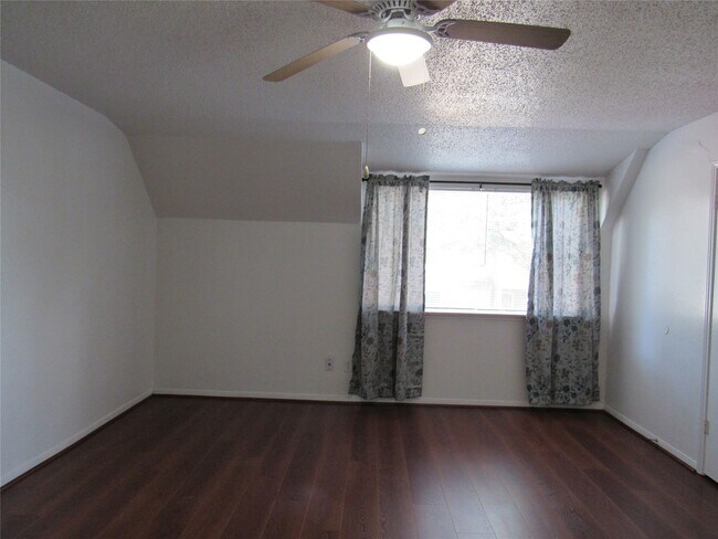 Building Photo - 15543 Weldon Dr