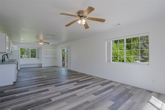 Building Photo - 3 bed 1 bath home in Prescott with utilities included