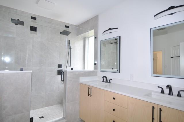 Building Photo - 3812 Lakeway Dr