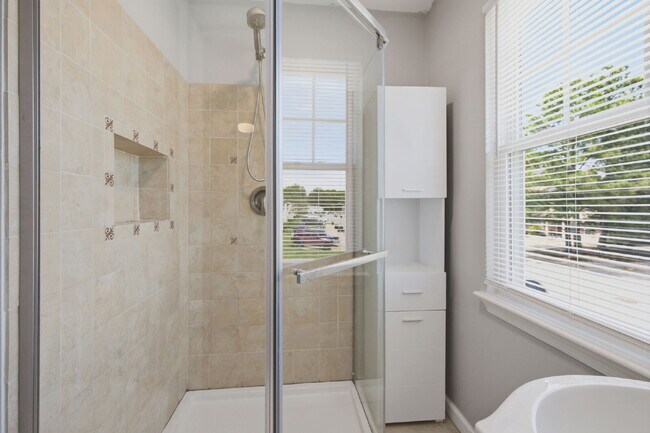 Building Photo - 5475 Davis Way