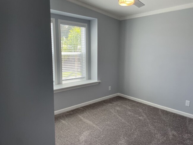 Building Photo - 586 Country Meadows Blvd