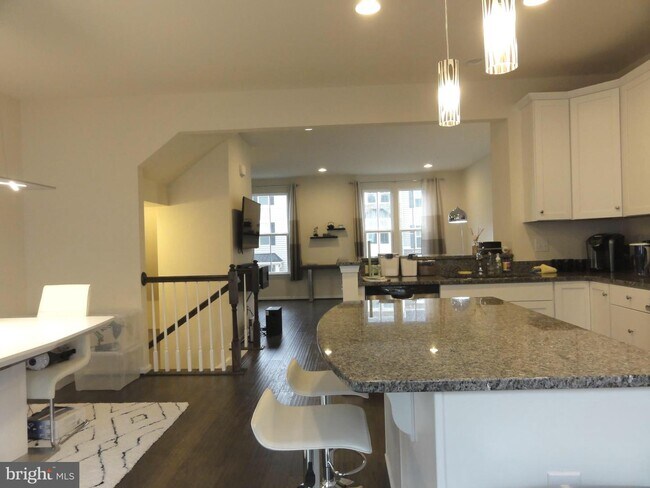 Building Photo - 606 N Atwater Dr