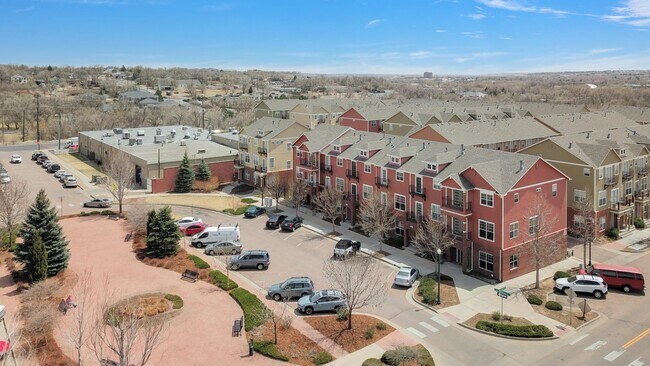 Building Photo - Immaculate 3 Bedroom Townhome Near Downtown COS