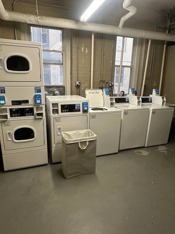 Building Photo - 131 Park Dr