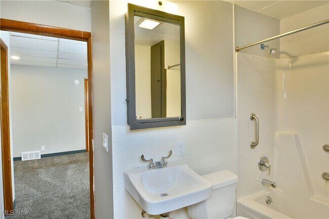 Building Photo - 401 Williams St SE