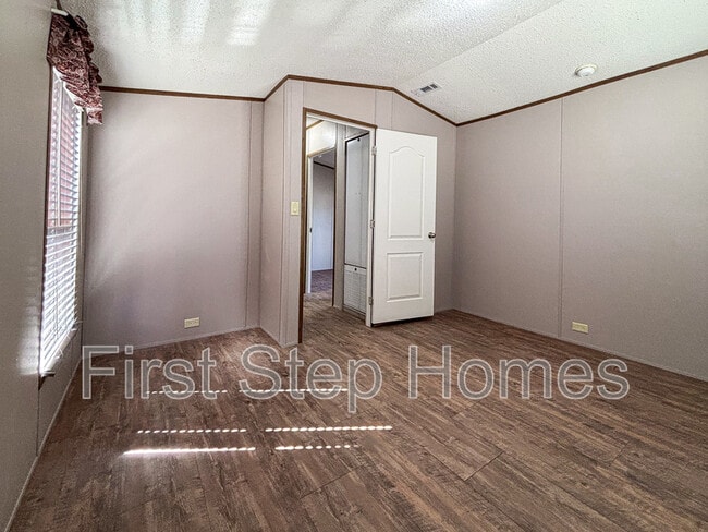 Building Photo - 618 San Rafael