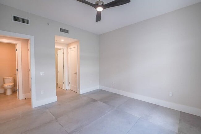 Building Photo - 309 E Ocean Ave