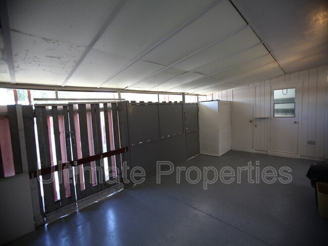 Building Photo - 10418 W Deanne Dr