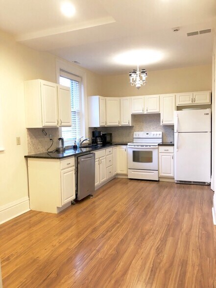 Primary Photo - 2331 Park Ave