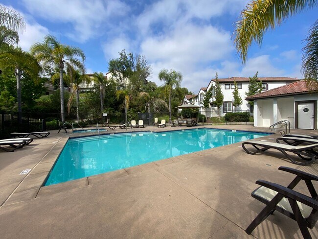 Building Photo - Bright 2 Bedroom Condo in Oceanside!