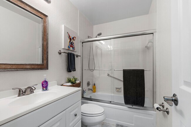 Building Photo - 7581 English Ct