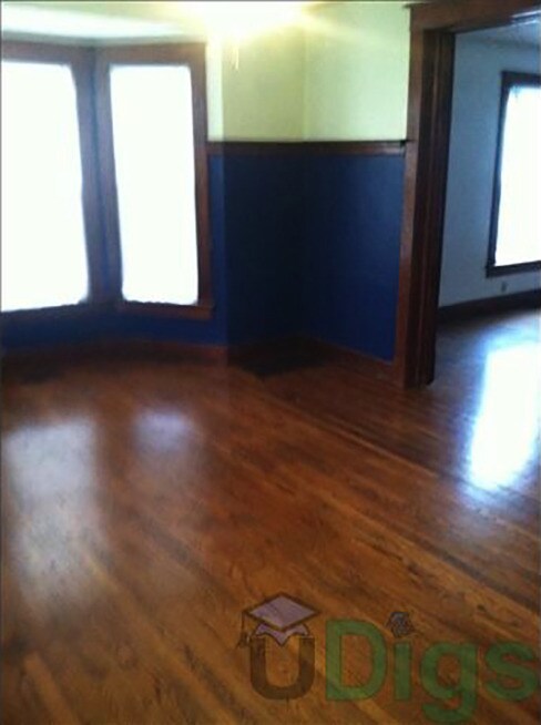 Building Photo - 2-Story House, 4Bed/2Bath, Garage, Washer/Dryer. Pet Friendly