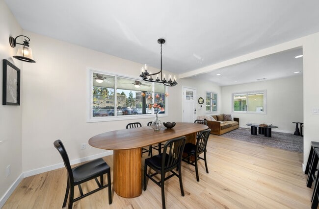 Building Photo - 4062 Goldfinch St