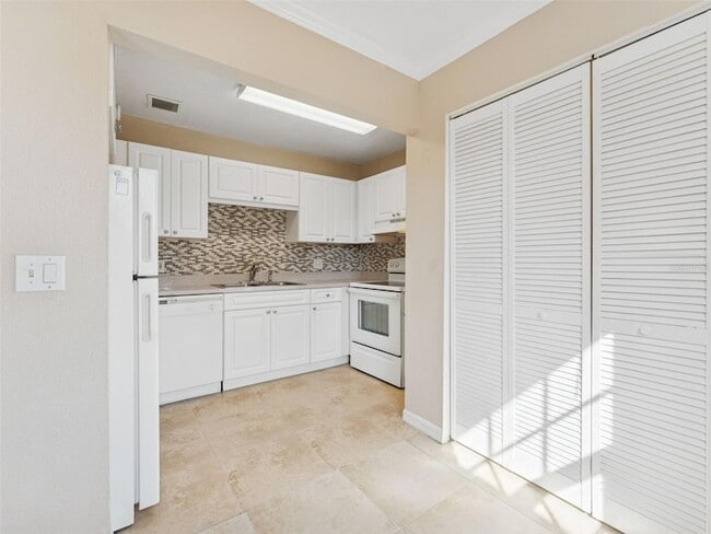 Building Photo - 13693 Orange Sunset Dr