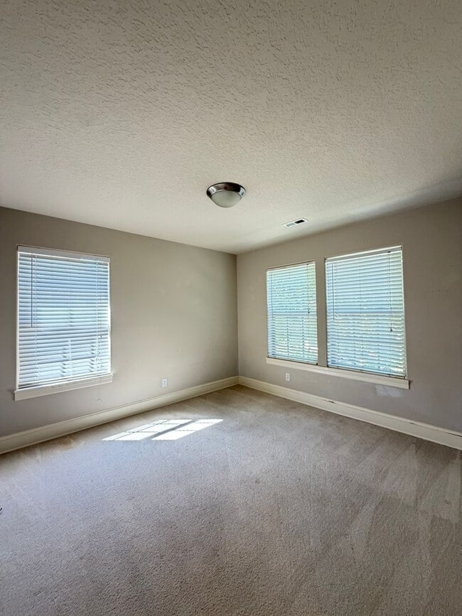 Building Photo - 17204 SW 136th Ave