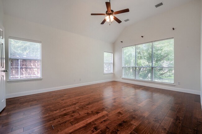 Building Photo - 812 Brookwater Dr