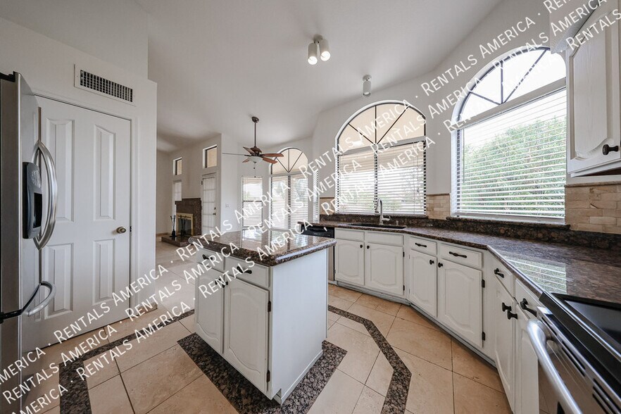 Building Photo - 532 E Stonebridge Dr