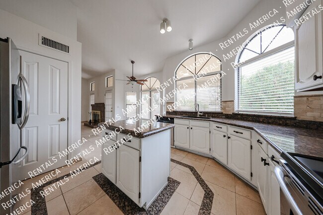 Building Photo - 532 E Stonebridge Dr