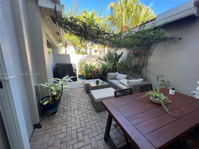 Building Photo - 1140 Cliffrose St