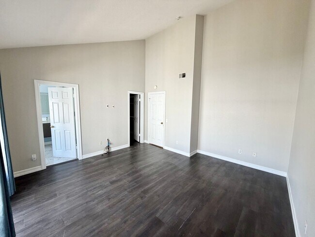 Building Photo - 408 N Broadway