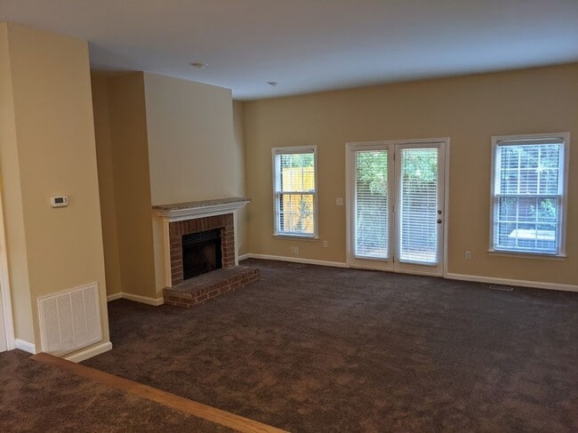 Building Photo - Townhome Prime Location in Old West End.