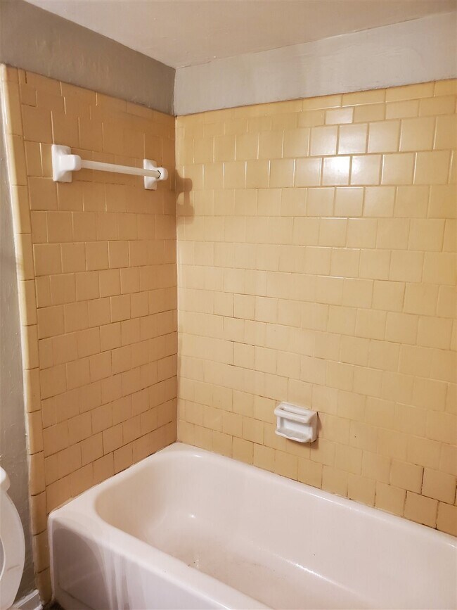 Building Photo - 1810 Pasco St