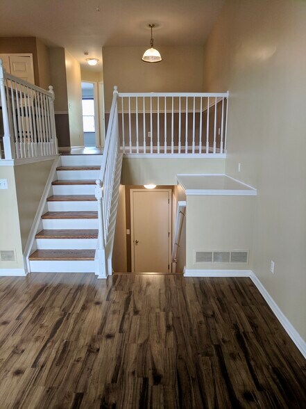 Stairs - 2916 Barclay Way