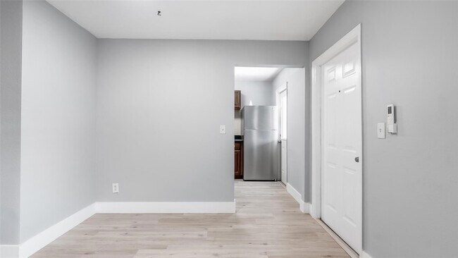 Building Photo - 626 SW 14th Ave