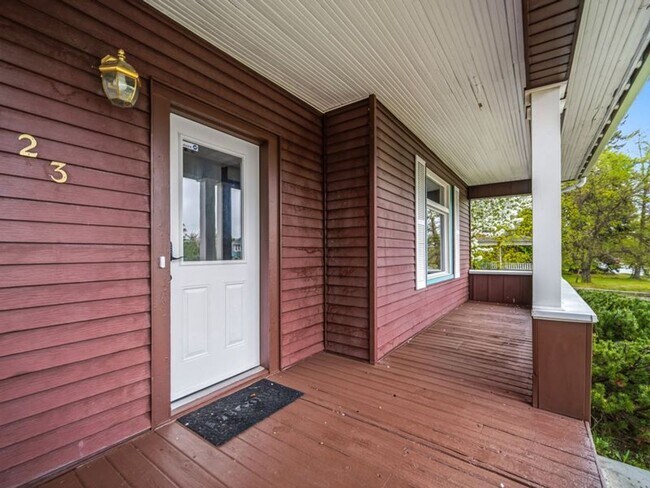 Building Photo - Stunning Updated Home in North Spokane | Bright Interiors, Modern Kitchen & Private Patio